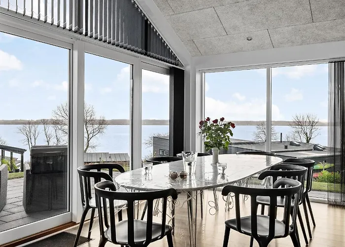 3 Bedroom Stunning In *